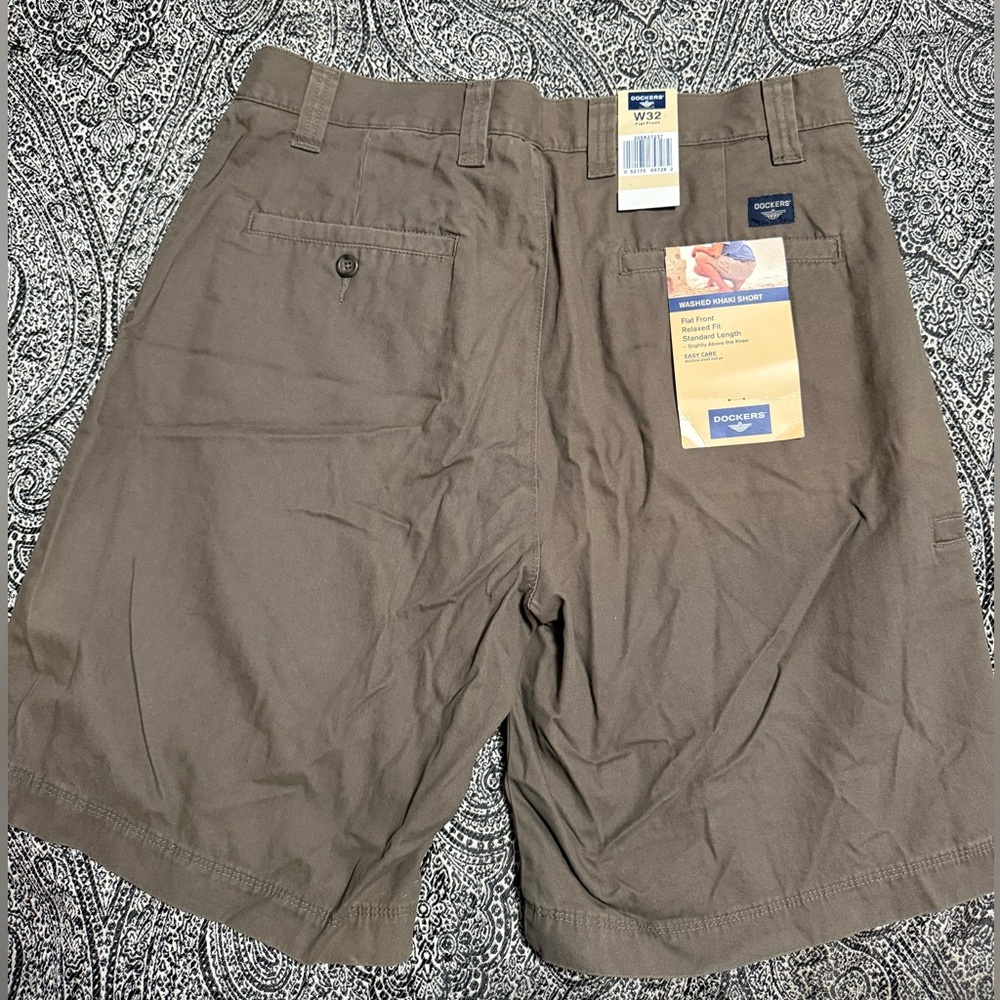 NWT Dockers Men's Khaki Brown Flat Front Chino Standard Length Shorts